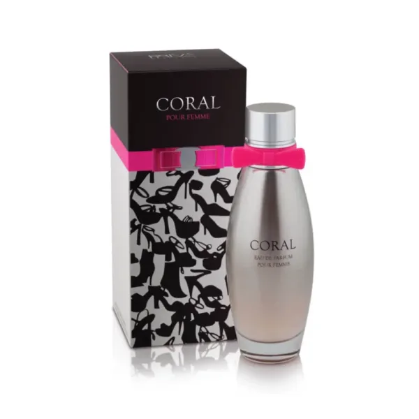 Flacon métallique de “CORAL Eau de Parfum pour Femme” avec ruban rose, à côté d’une boîte à motifs.