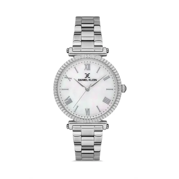 Montre élégante Daniel Klein pour femme avec cadran blanc et bracelet métallique argenté.