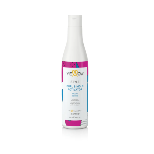 La Crème rebouclante Yellow curl & mold activator 250 ml de la marque italienne Alfaparf définit les boucles naturellement sans les alourdir.