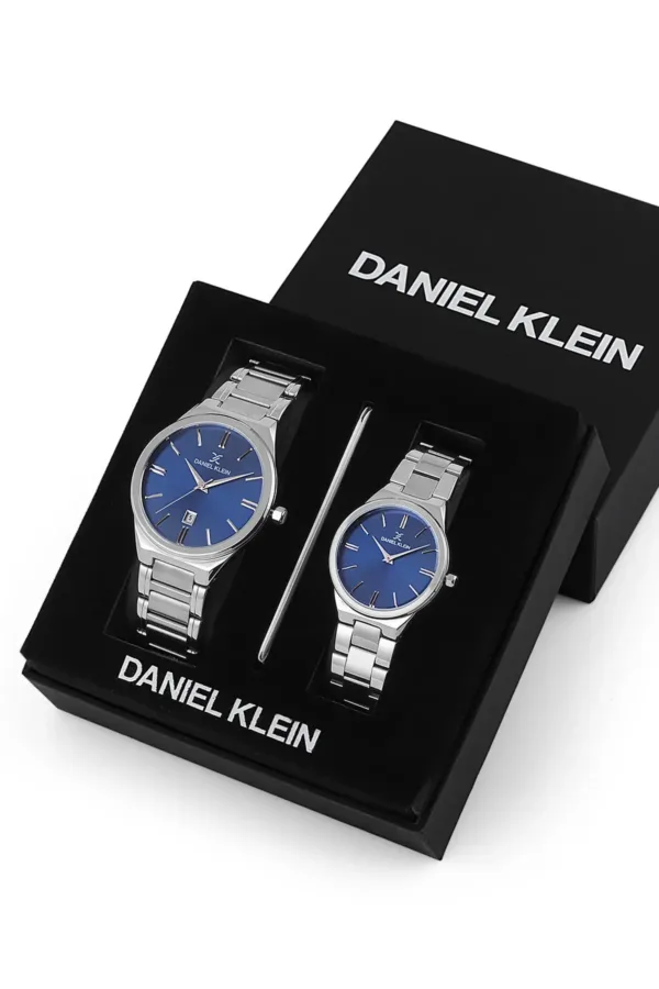 Ensemble de montres Daniel Klein argentées avec cadrans bleus dans leur boîte noire.