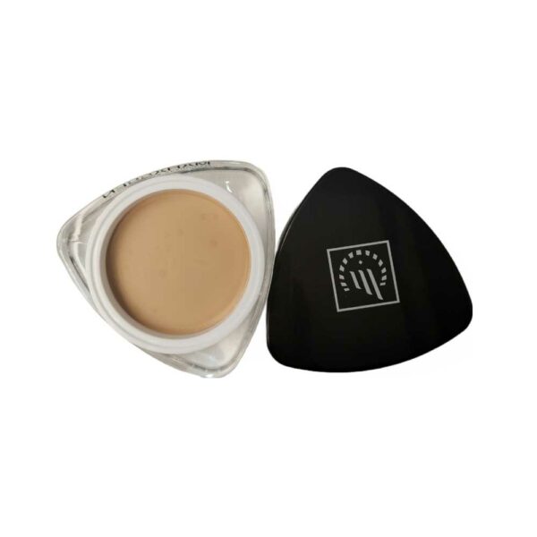 Le fond de Teint Crème Compacte 20 gr de Mahassen Maquillage Prfessionnel est idéal pour un maquillage soirée. Très couvrant avec un fini matte.