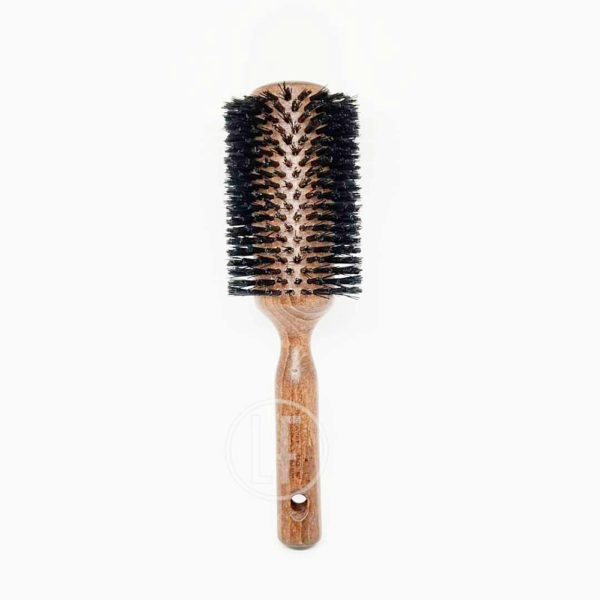 Guenzani 244 est une brosse professionnelle de brushing fabriquée en Italie avec un manche en bois de qualité et des poils renforcés.