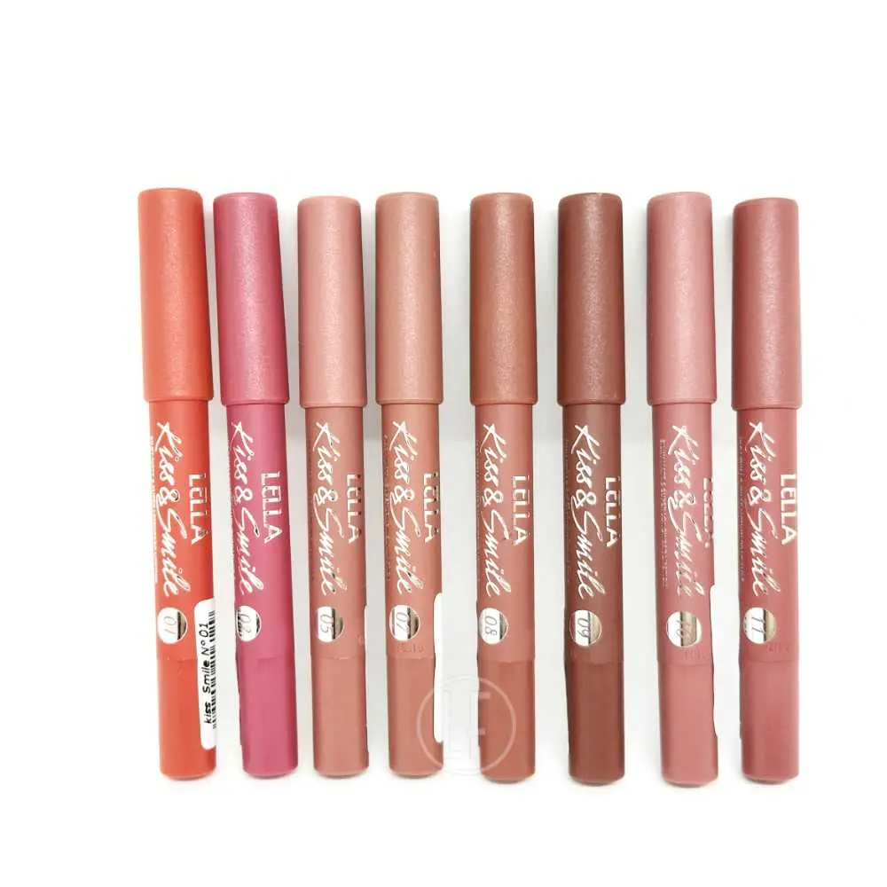 Huit crayons à lèvres Lella Kiss & Smile alignés, chacun avec une teinte différente allant du rose au brun.