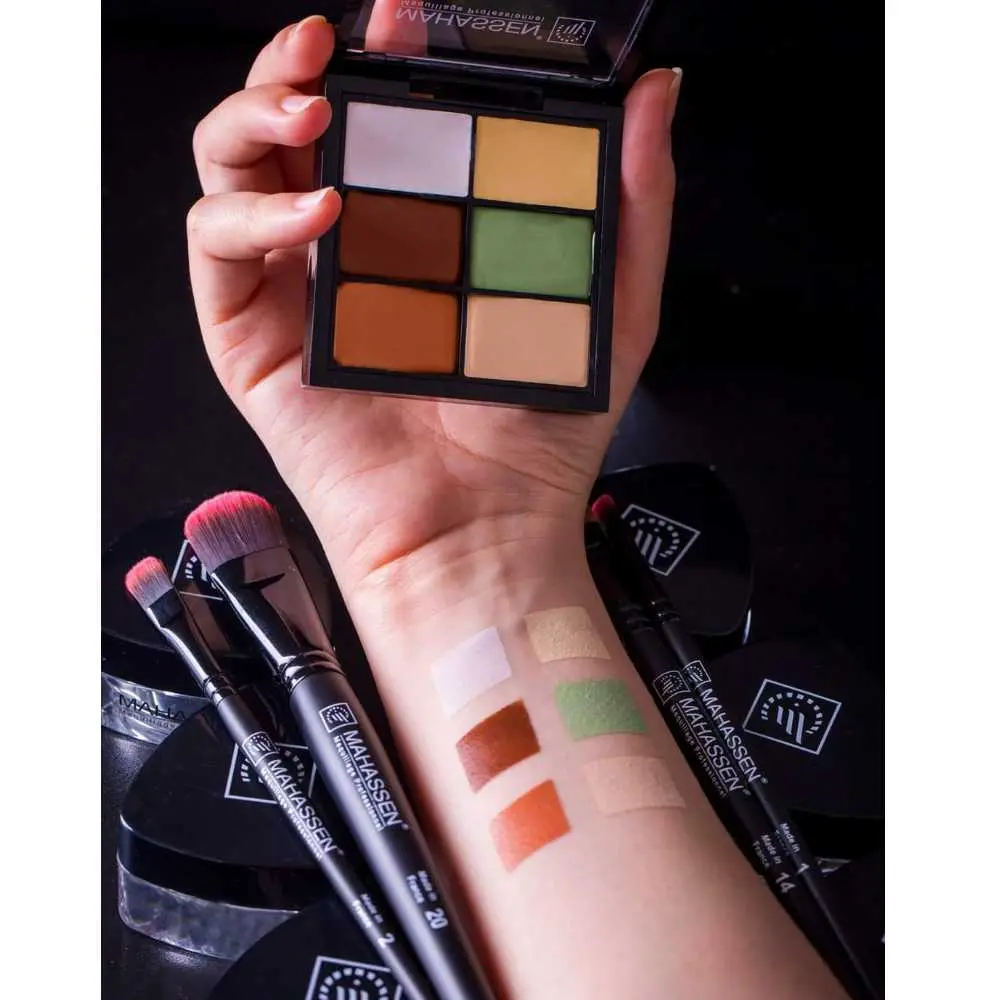Palette Contouring Pro Mahassen avec 6 teintes correctrices pour illuminer, définir et structurer les traits du visage.