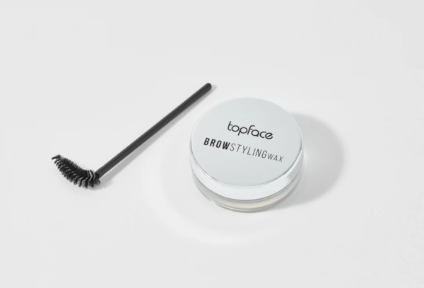 Brow styling wax La cire à sourcils transparente de Topface est conçue pour donner à vos sourcils volume et plénitude tout en gardant un aspect naturel.