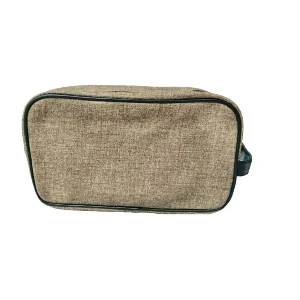 Trousse de toilette marron pour homme avec fermeture éclair noire.