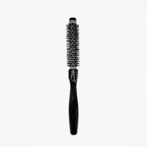 Les brosses Guenzani 621 en céramique de la ligne Hair Style ont été conçues pour un usage professionnel. D'un diamètre de 16 mm, L'anneau en céramique