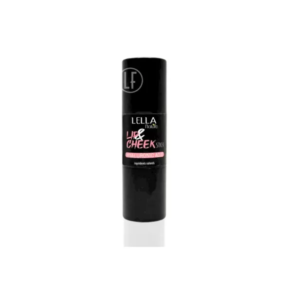 Lella Blush Stick est enrichi en acide hyaluronique et convient à tous les types de peaux. Il peut aller sur les joues comme sur les lèvres.